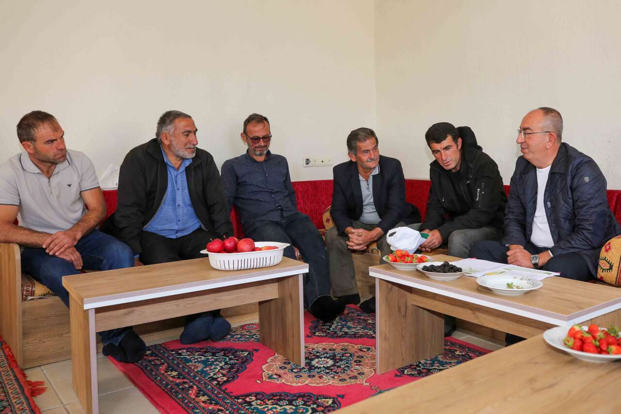 Başkan Kavuş’tan 7 mahalleye çıkarma! Konyalıların taleplerini yerinde dinledi 13
